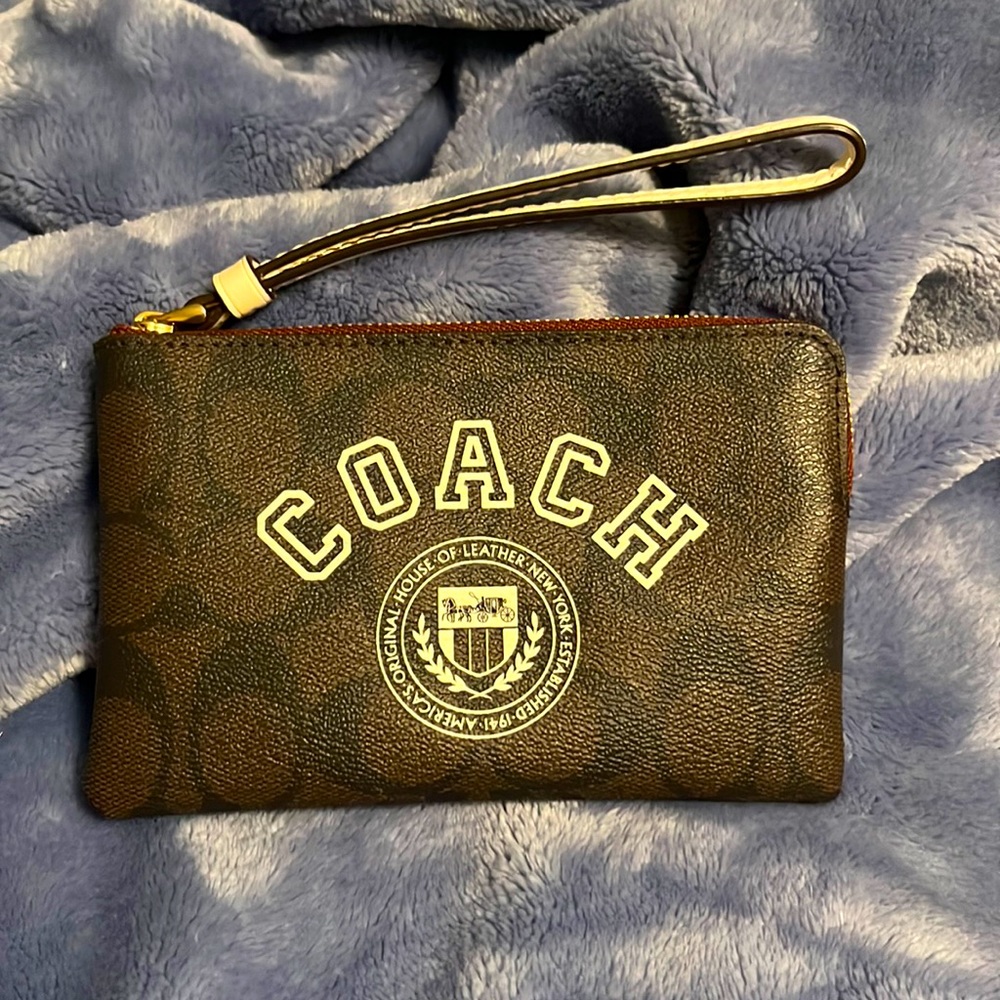 Coach Corner Zip Wristlet. Brown White New with Tags C logo Leather